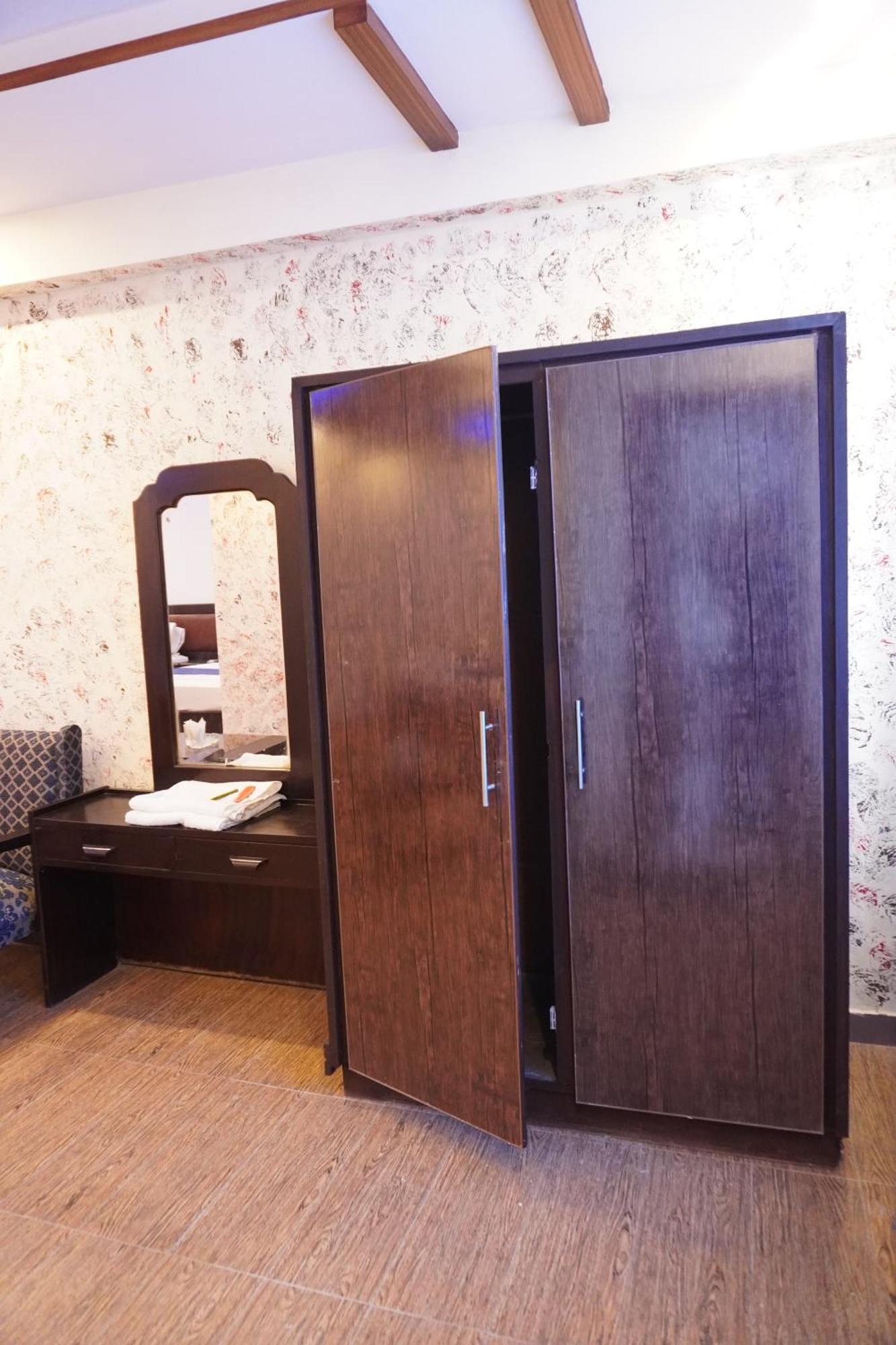 National Hotel Лахор Екстериор снимка
