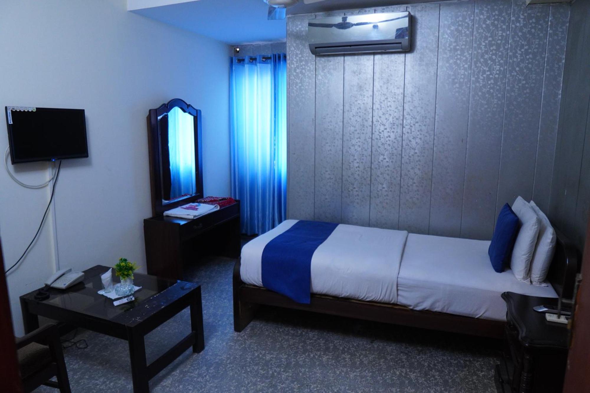 National Hotel Лахор Екстериор снимка